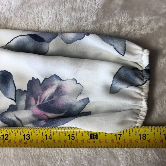 HONEY Belle Off White Floral Long Sleeve Flowy V Neck Top Size Large - Picture 10 of 13